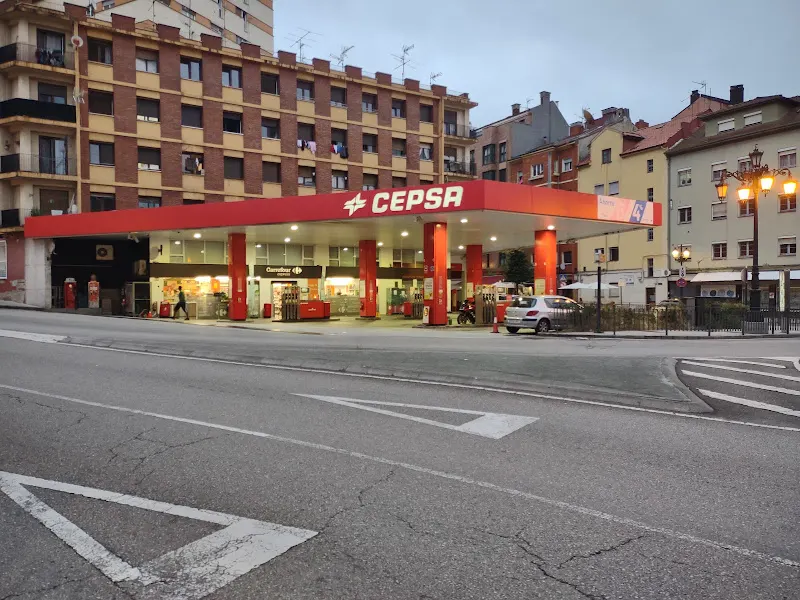 Estación de servicio Moeve en Oviedo