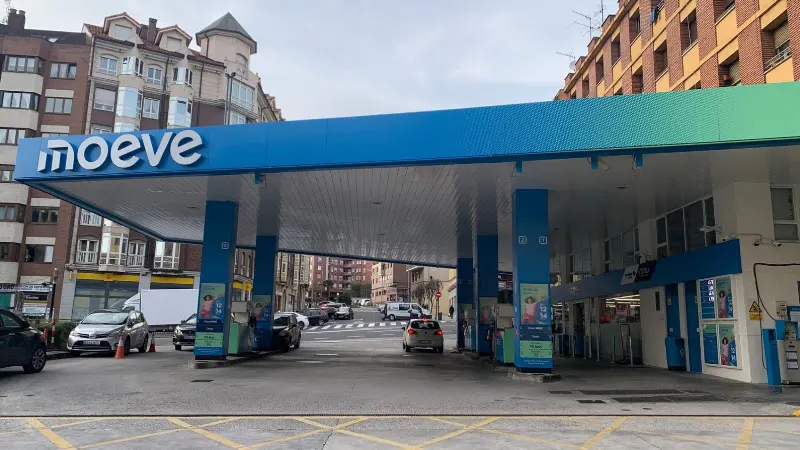 Estación de servicio Moeve - Gasolinera en Oviedo - foto 2