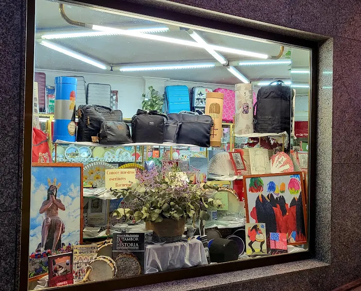 Librería Lucena - Estanco y recuerdos de Baena - Librería en Baena - foto 2